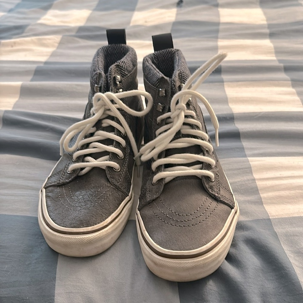 Gray herringbone leather Sk8-Hi MTEs